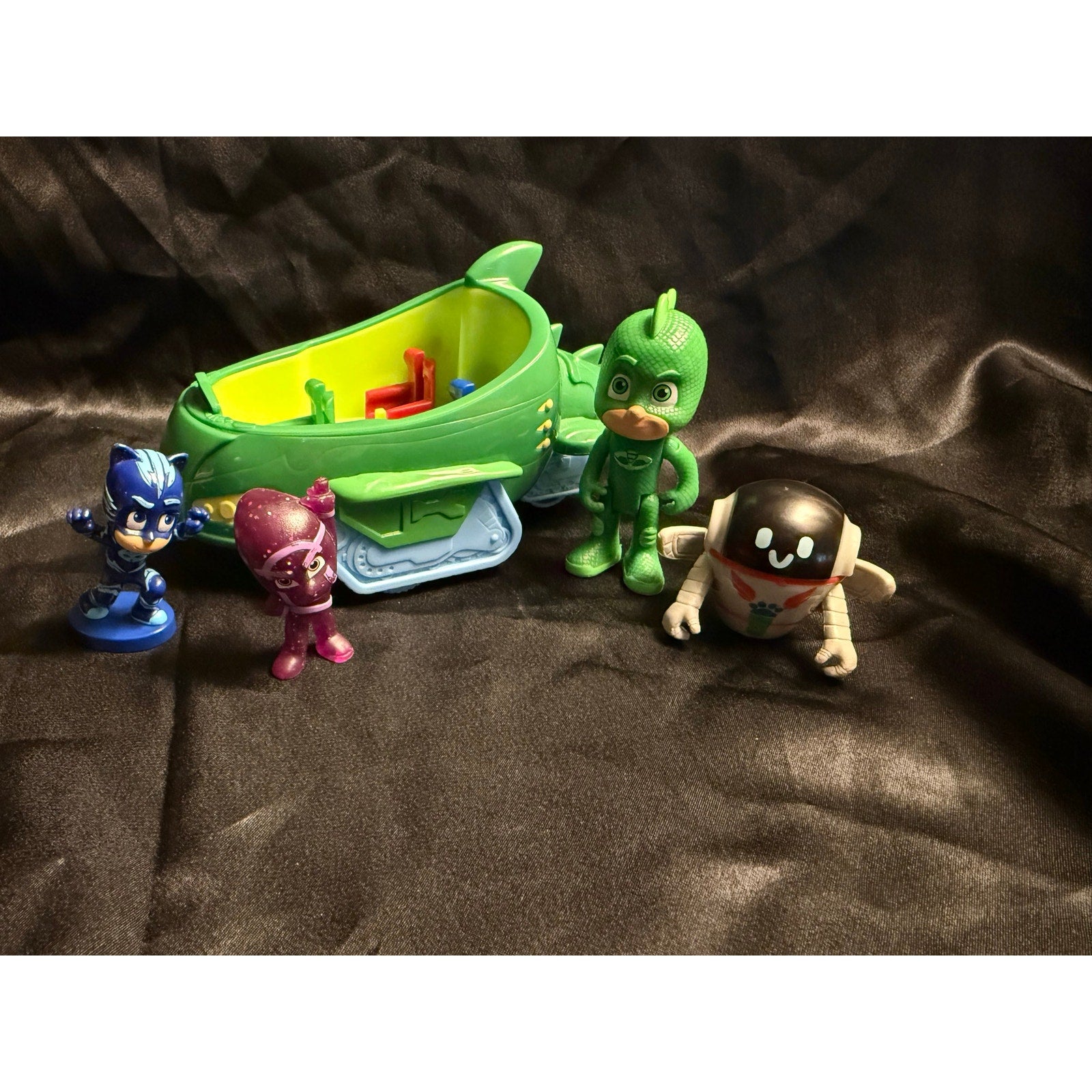 Disney Junior PJ Masks Gekko Mobile with robot Gekko Owl Ninjalino figures