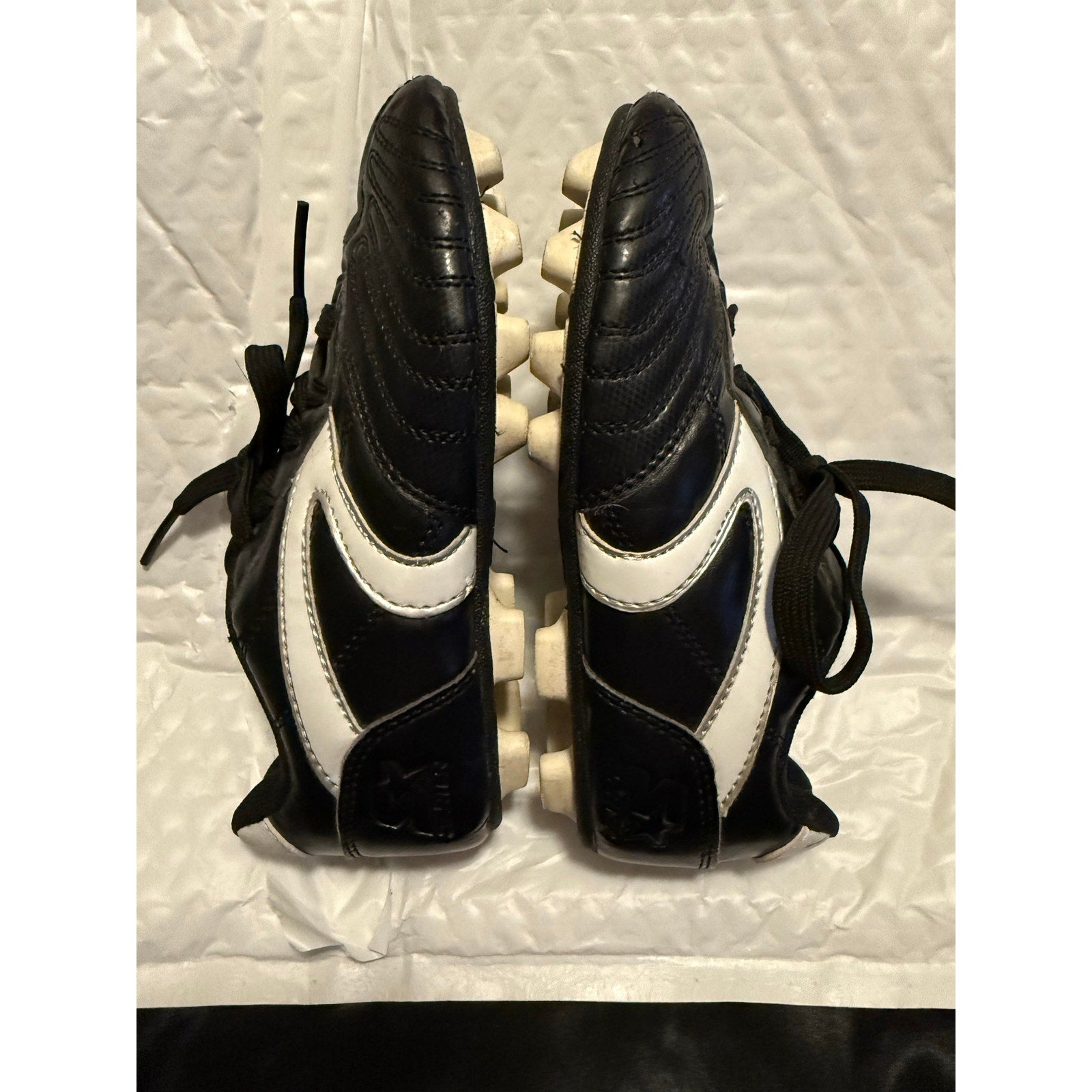 STARTER YOUTH UNISEX SIZE 13 SOCCER CLEATS BLACK AND WHITE PRE-OWNED VGC
