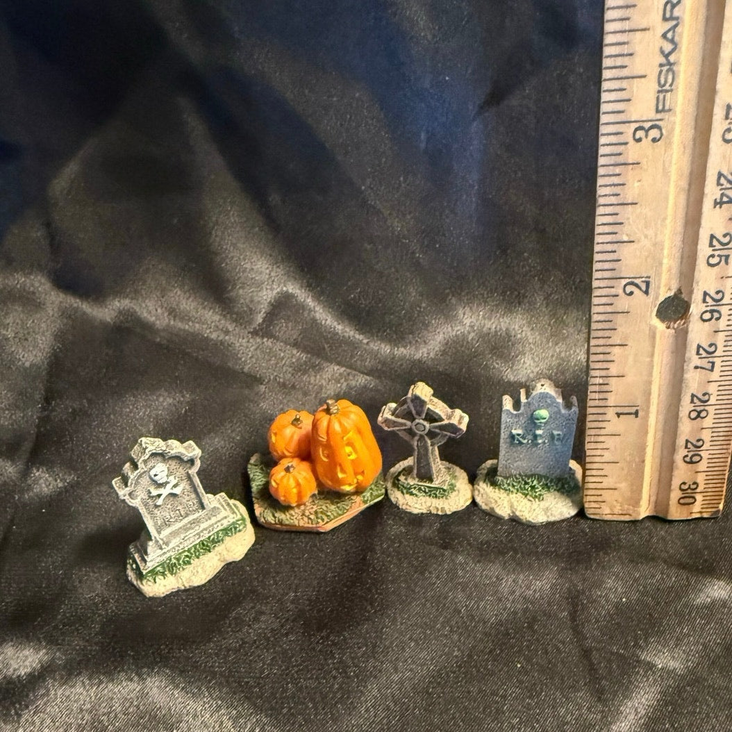 Lemax Spooky Town Halloween 1” headstones and Jack-o-lanterns four pieces