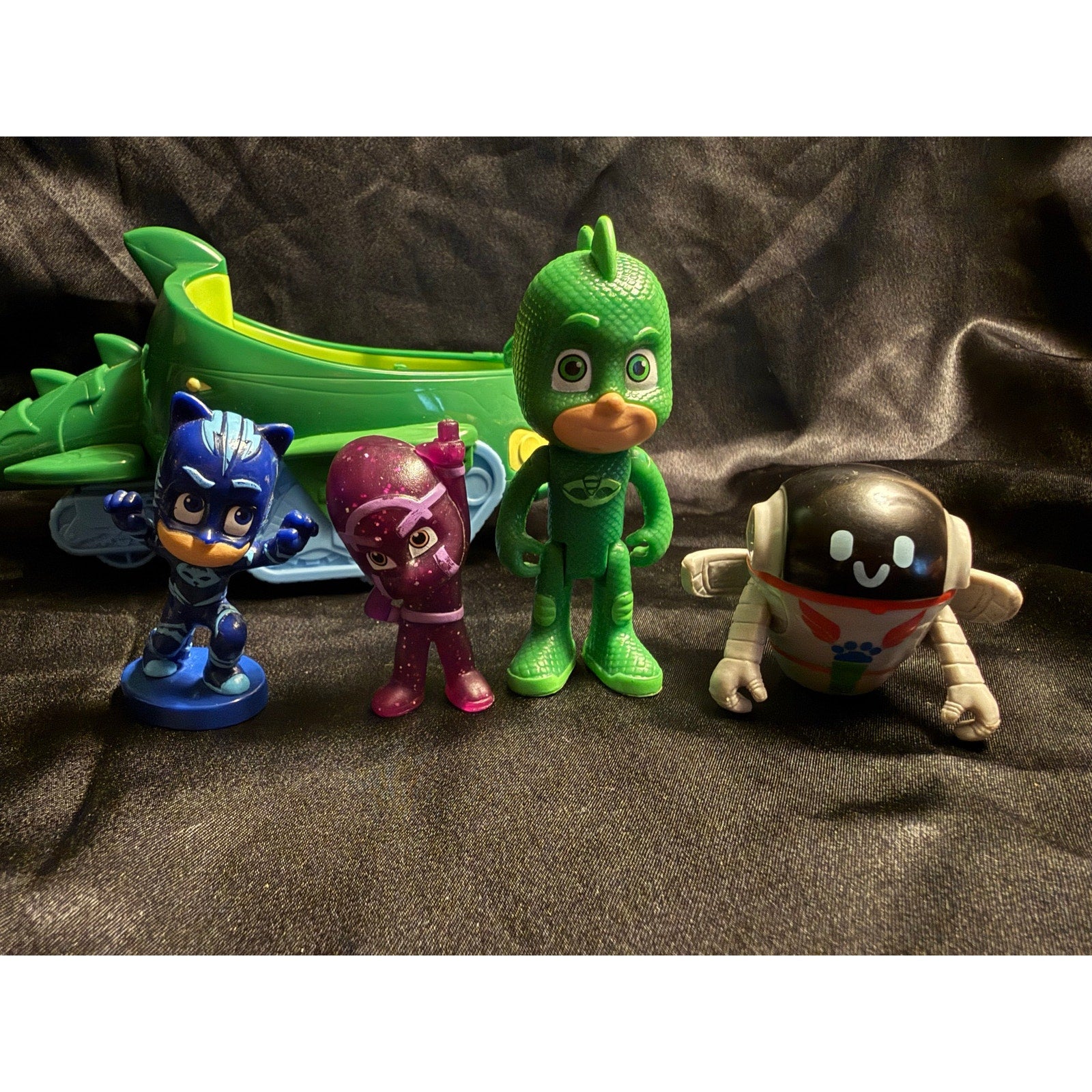 Disney Junior PJ Masks Gekko Mobile with robot Gekko Owl Ninjalino figures