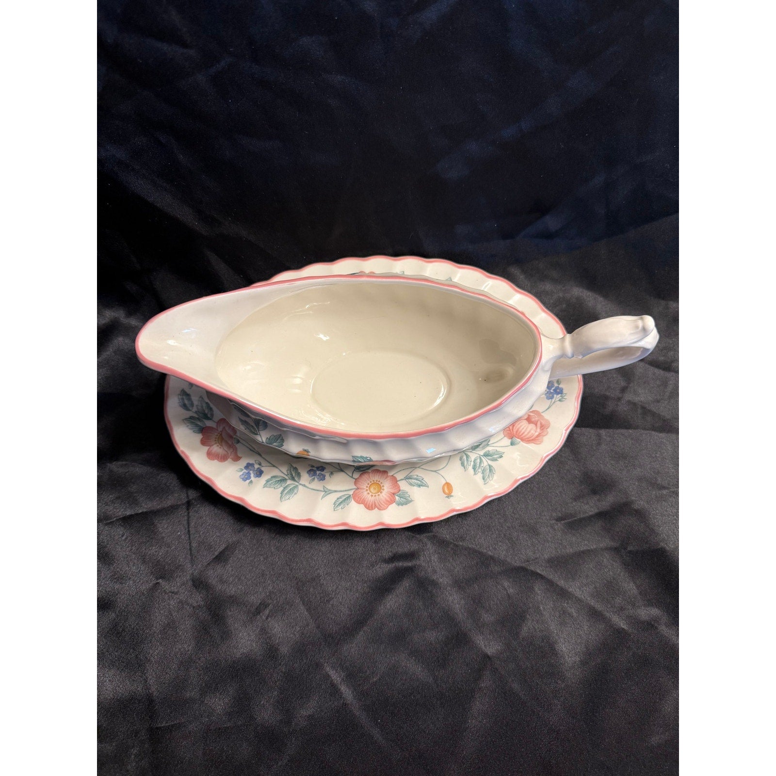 Vintage 90’s Churchill Briar Rose gravy boat and saucer set 9” Staffordshire England
