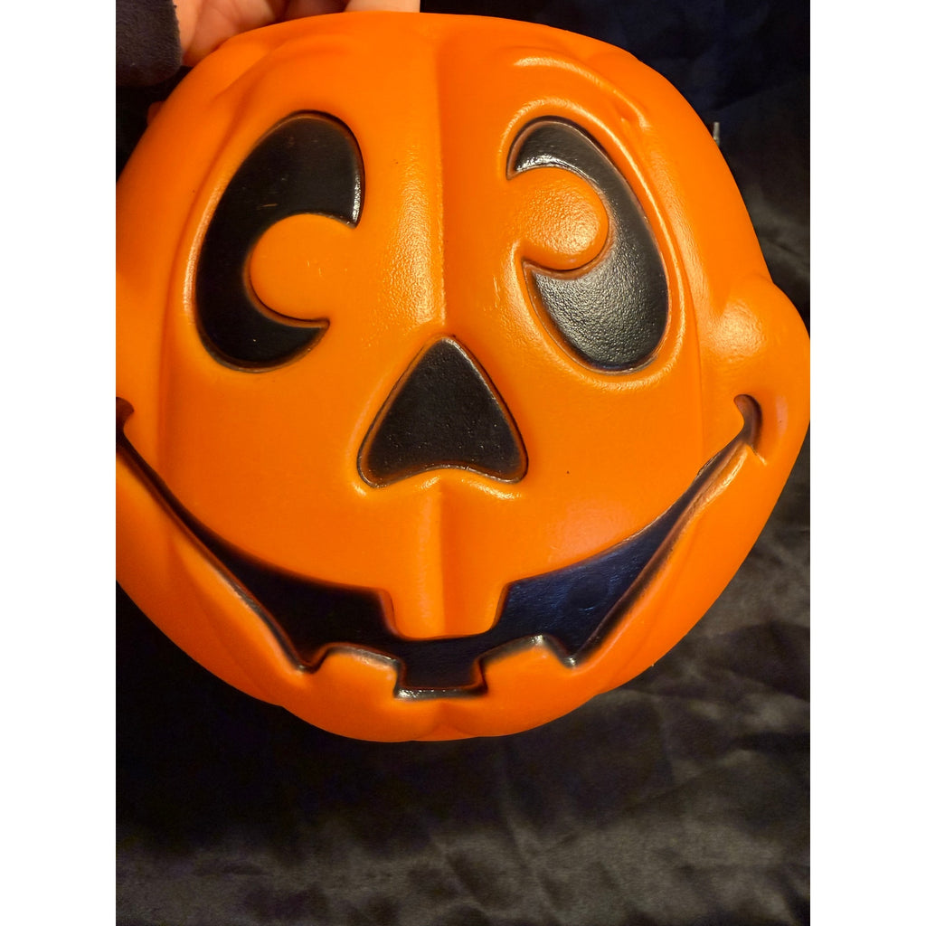 Vintage 90’s blow-mold Halloween trick-or-treat bucket EUC