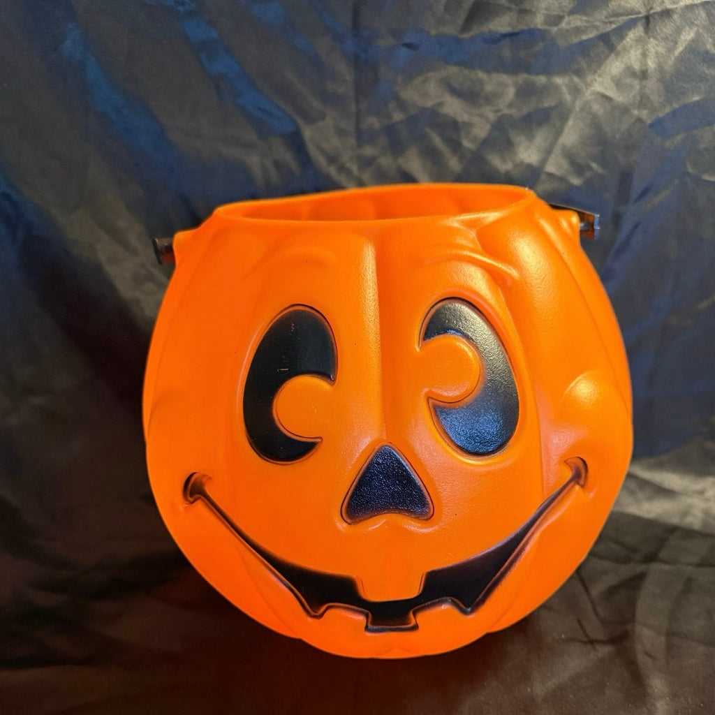 Vintage 90’s blow-mold Halloween trick-or-treat bucket EUC