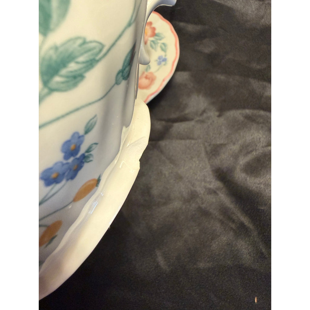Vintage 90’s Churchill Briar Rose gravy boat and saucer set 9” Staffordshire England