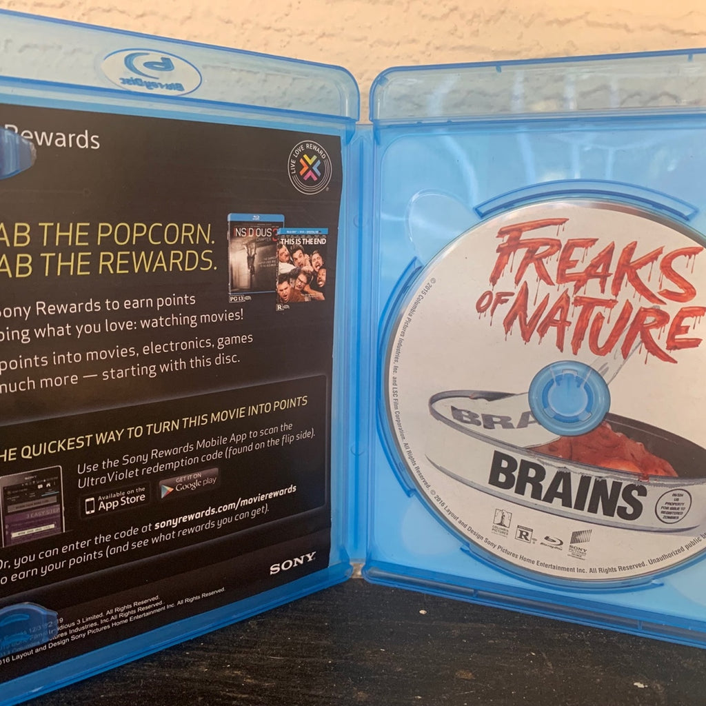 Freaks of Nature [Blu-ray] + Digital + Deleted Scenes