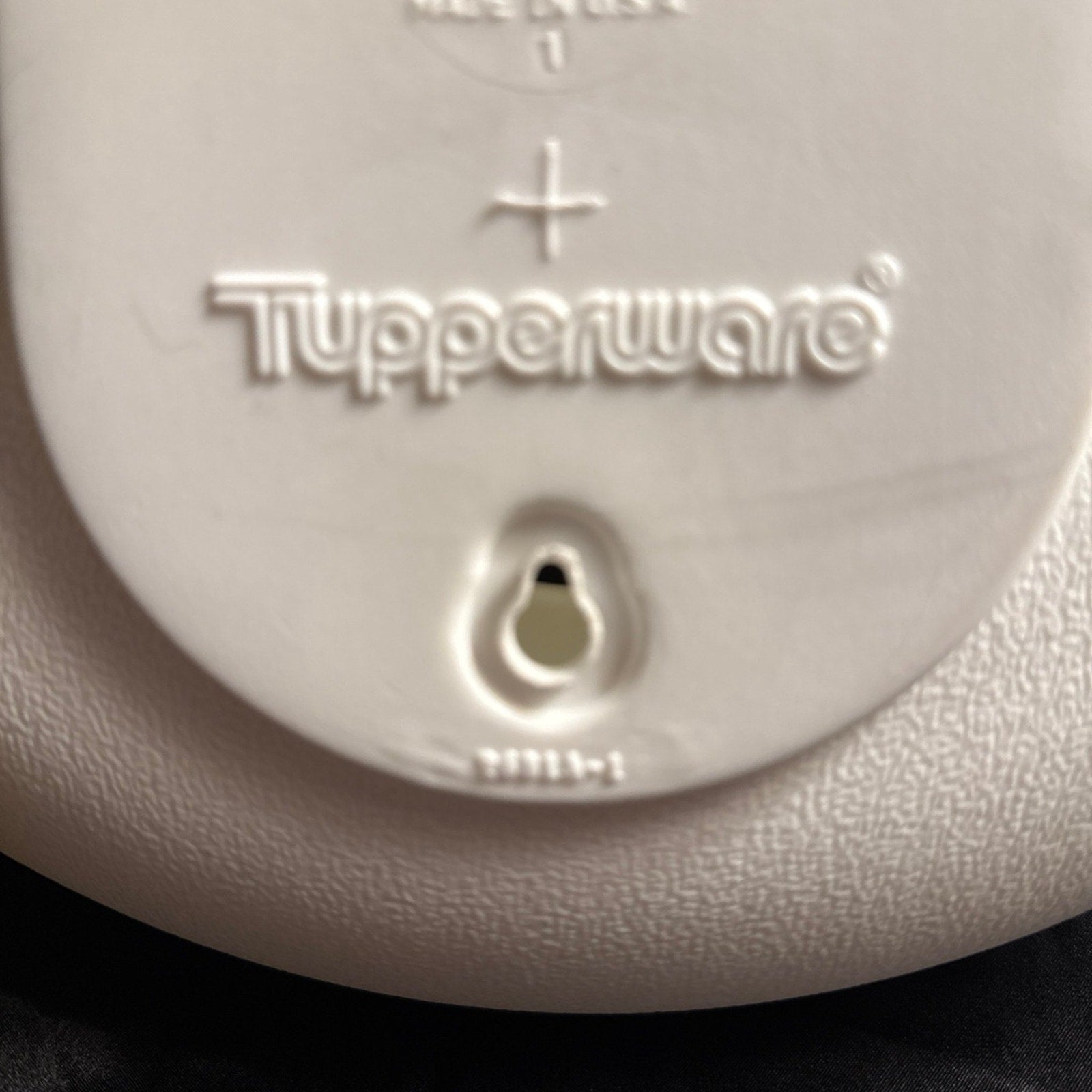 Tupperware Bag Keeper #2681 EUC