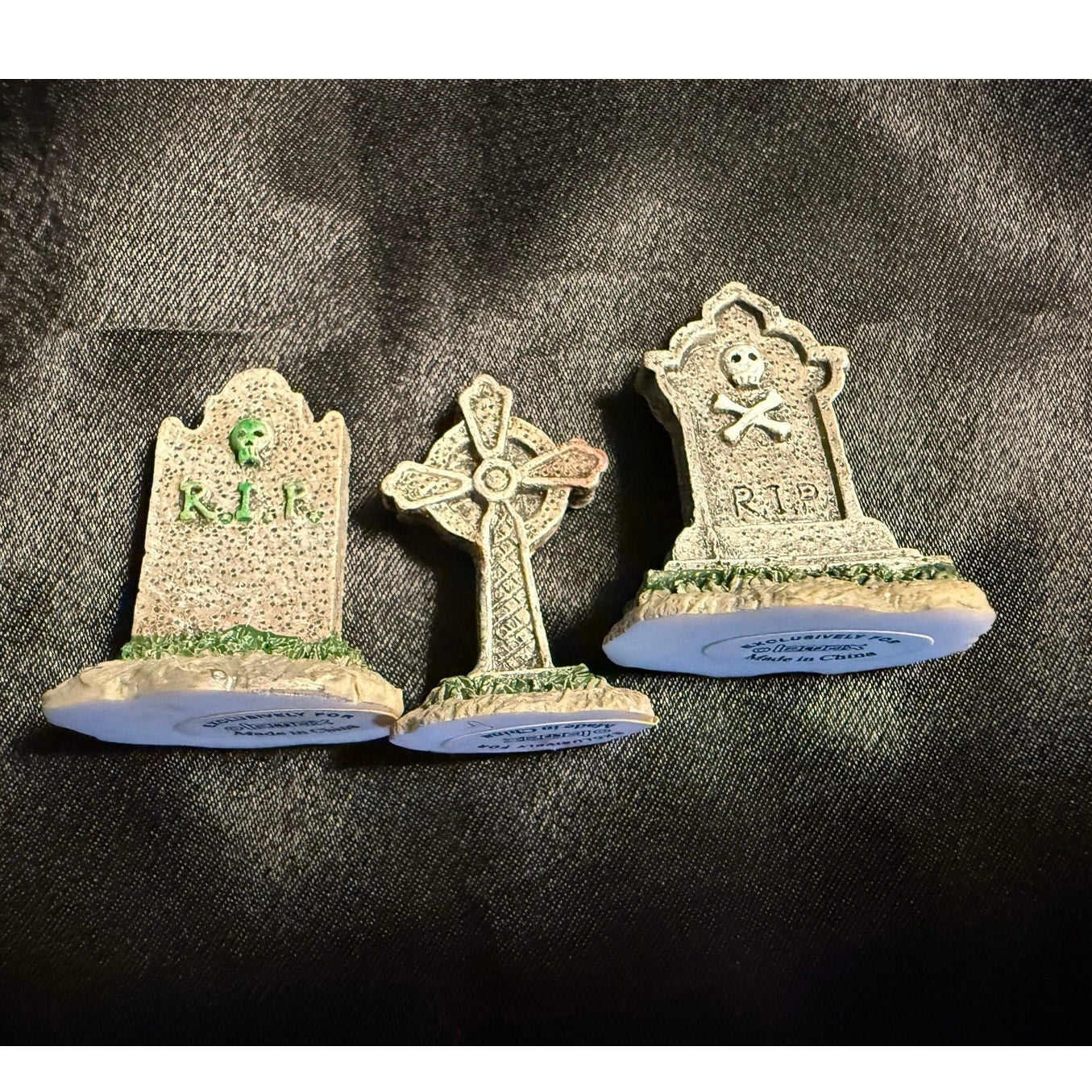 Lemax Spooky Town Halloween 1” headstones and Jack-o-lanterns four pieces