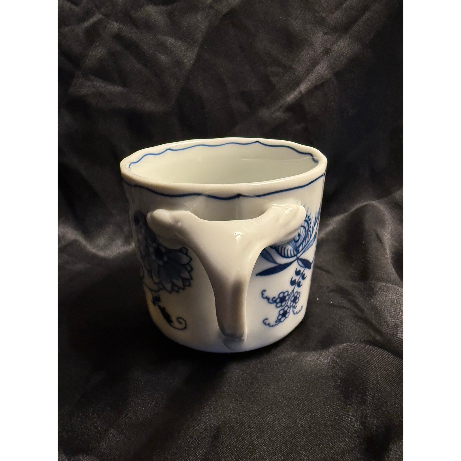 Vintage 50’s BLUE DANUBE BLUE ONION Design Coffee Mug Tripod Handle JAPAN 3.25”