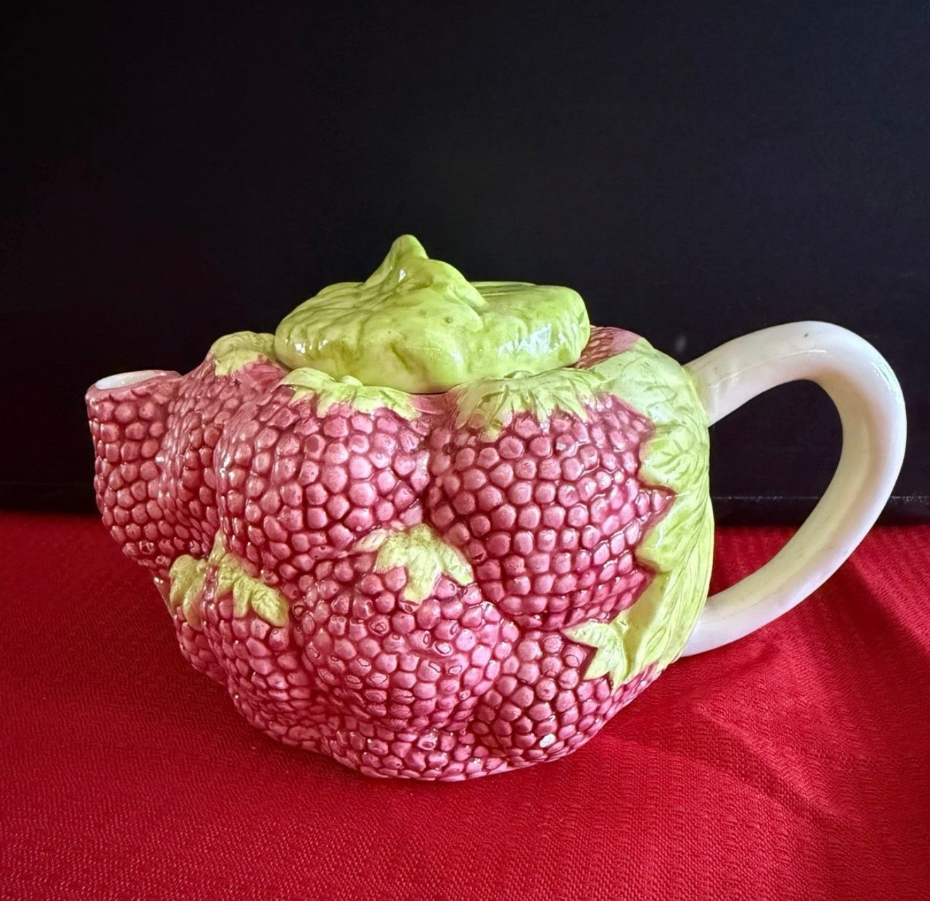 Vintage Raspberries Teapot