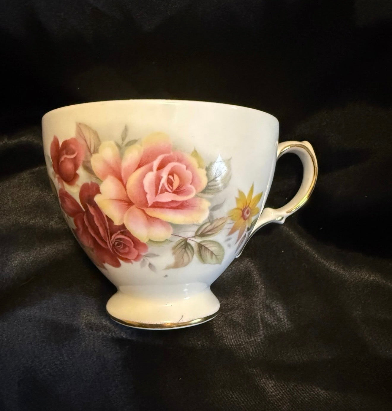 Queen Anne Teacup pattern 8517 England Bone China