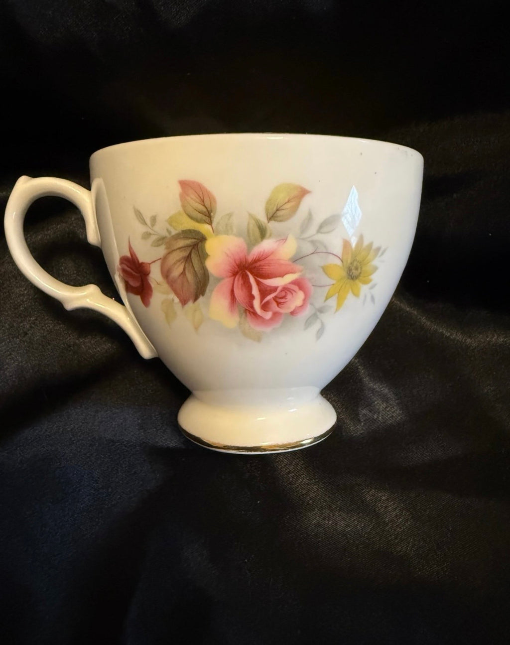 Queen Anne Teacup pattern 8517 England Bone China