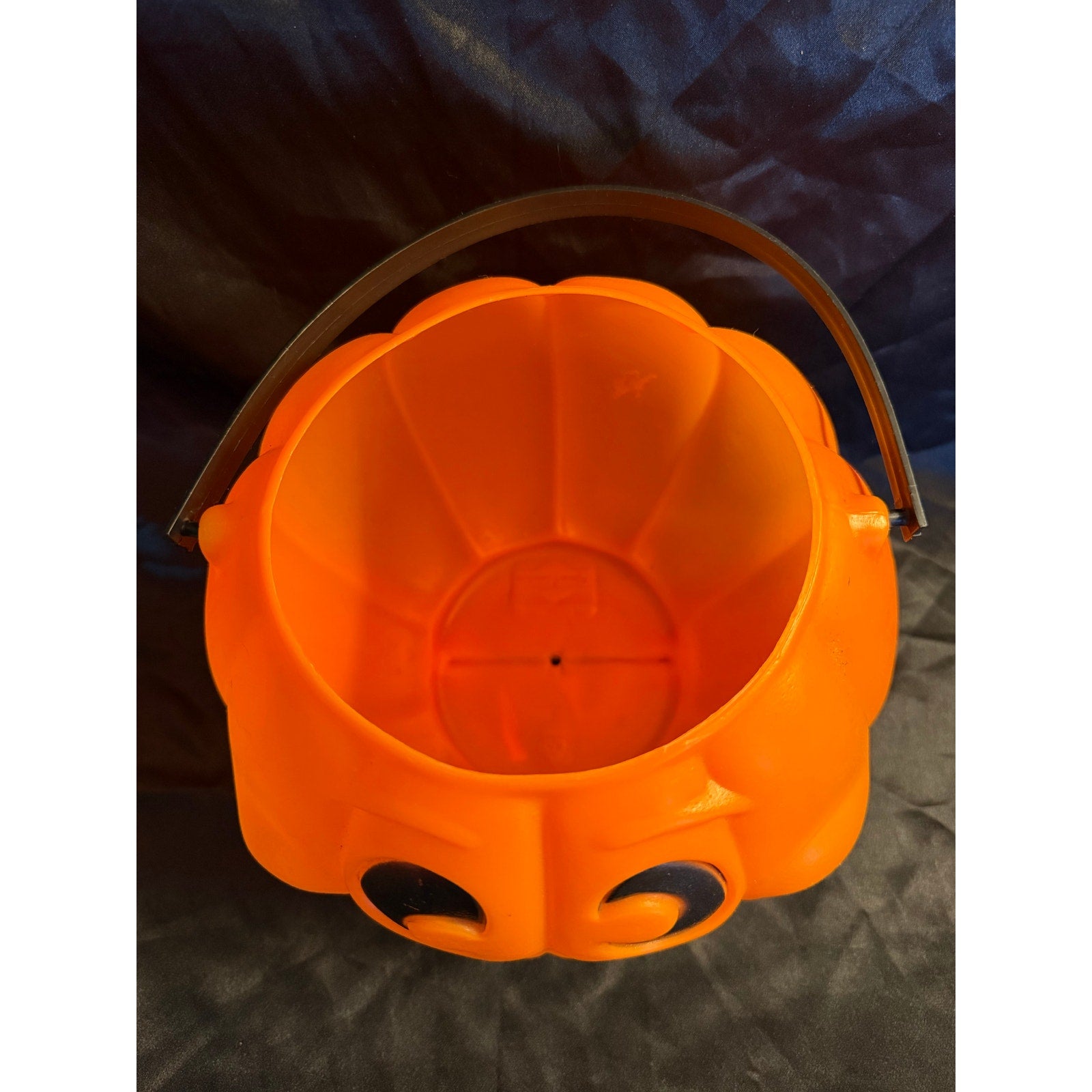 Vintage 90’s blow-mold Halloween trick-or-treat bucket EUC