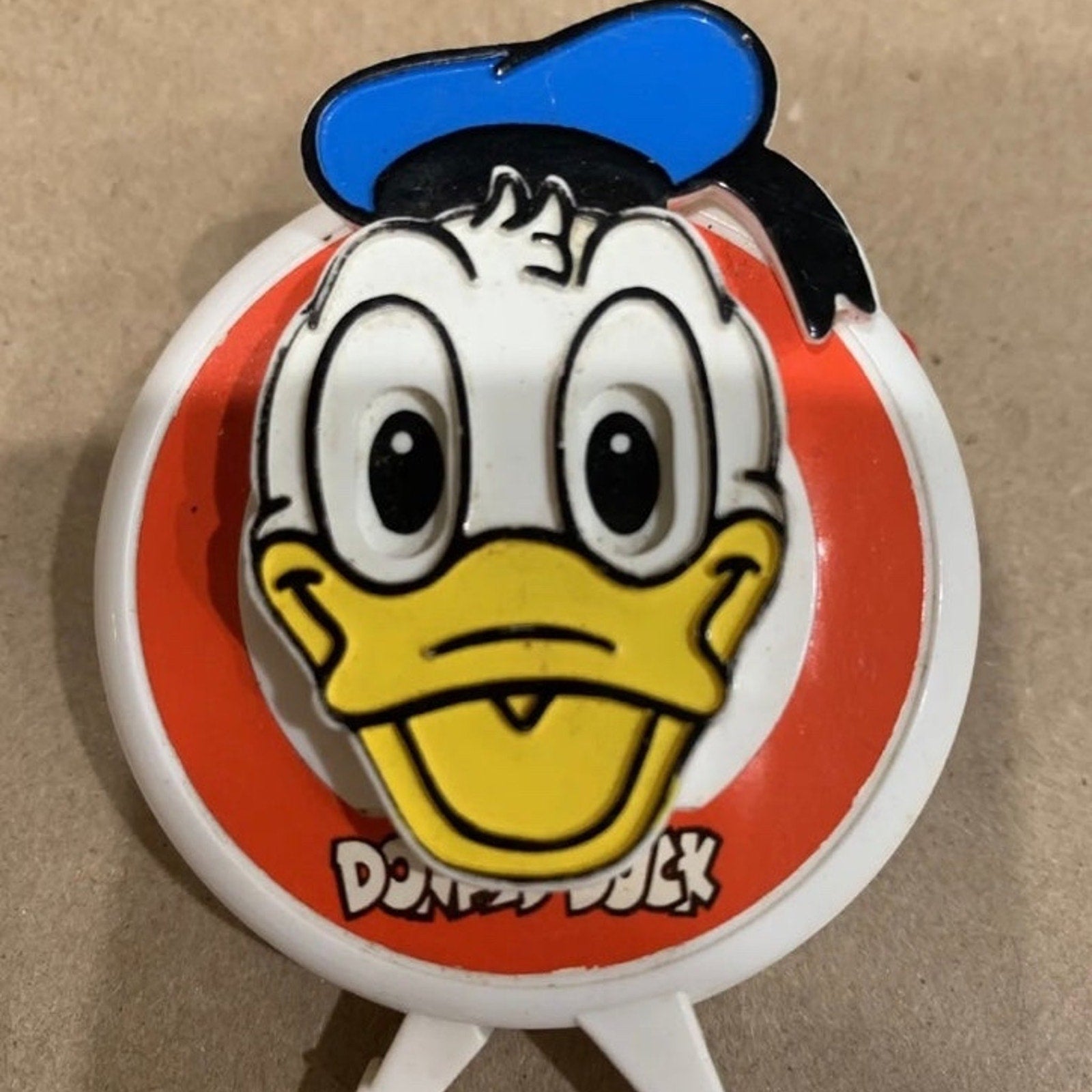 RARE VINTAGE DISNEY DONALD DUCK TOYBOX PIN CLIP CLICKING TOY EYES MOVE
