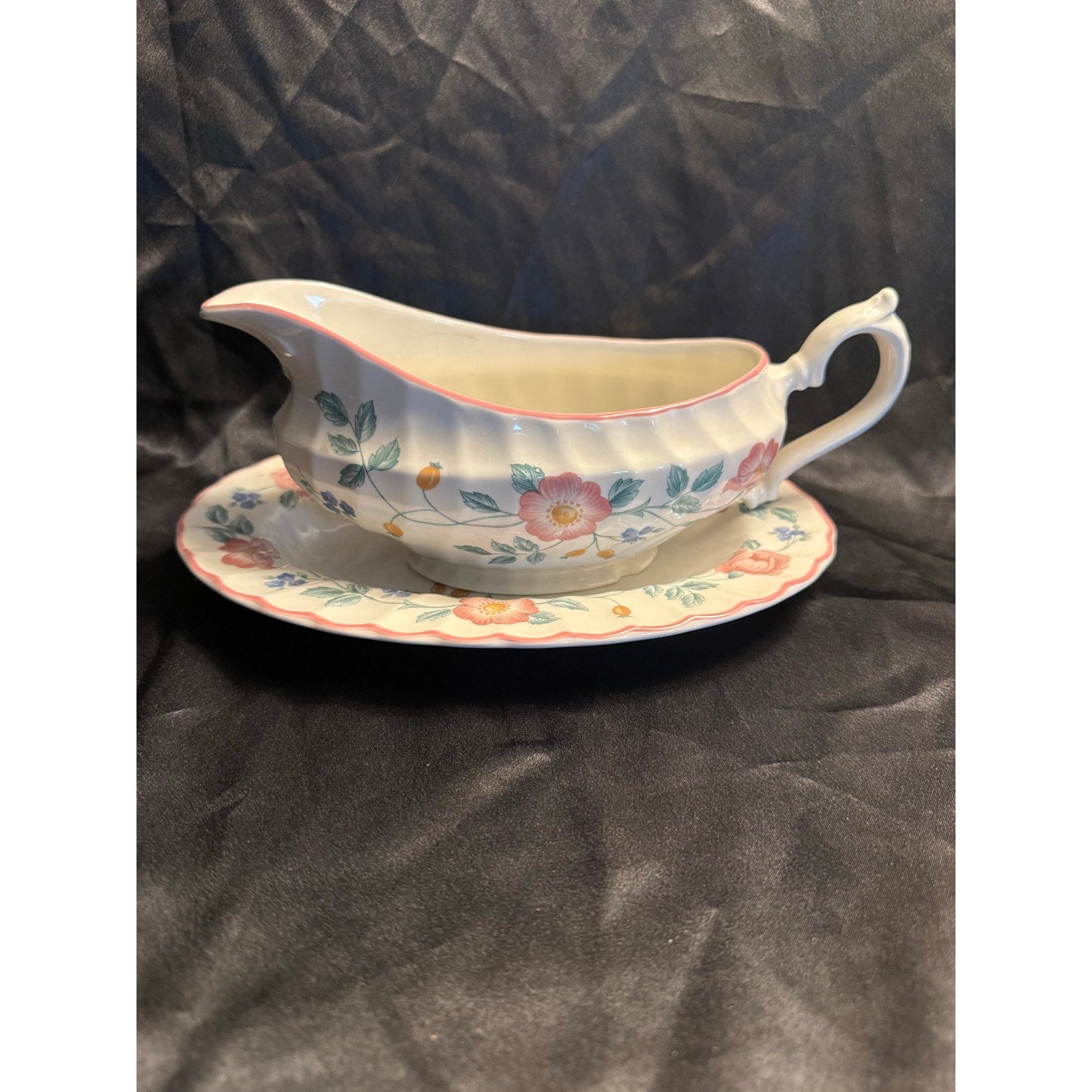 Vintage 90’s Churchill Briar Rose gravy boat and saucer set 9” Staffordshire England