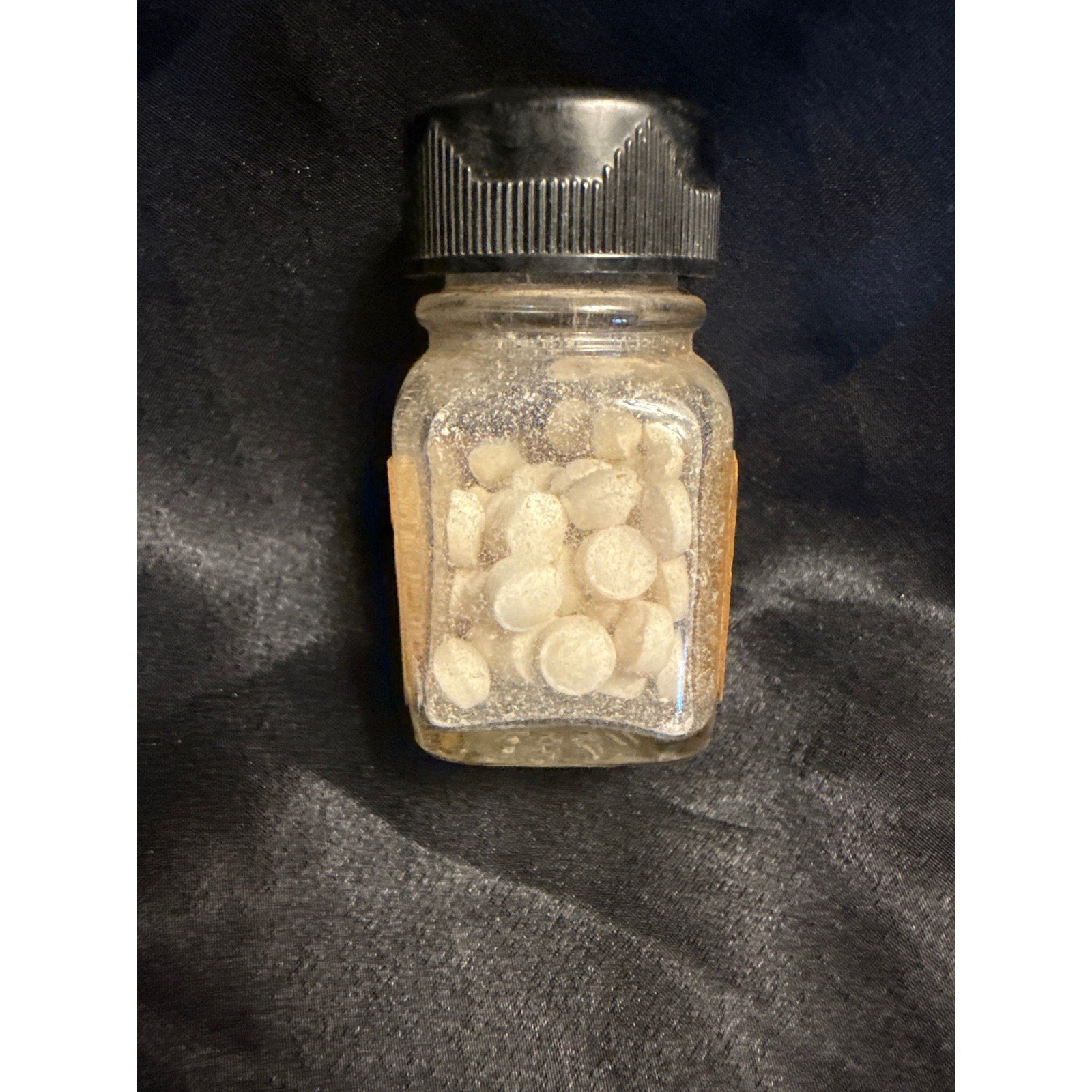 Vintage 1940’s LIONEL SP SMOKE PELLETS glass bottle w contents