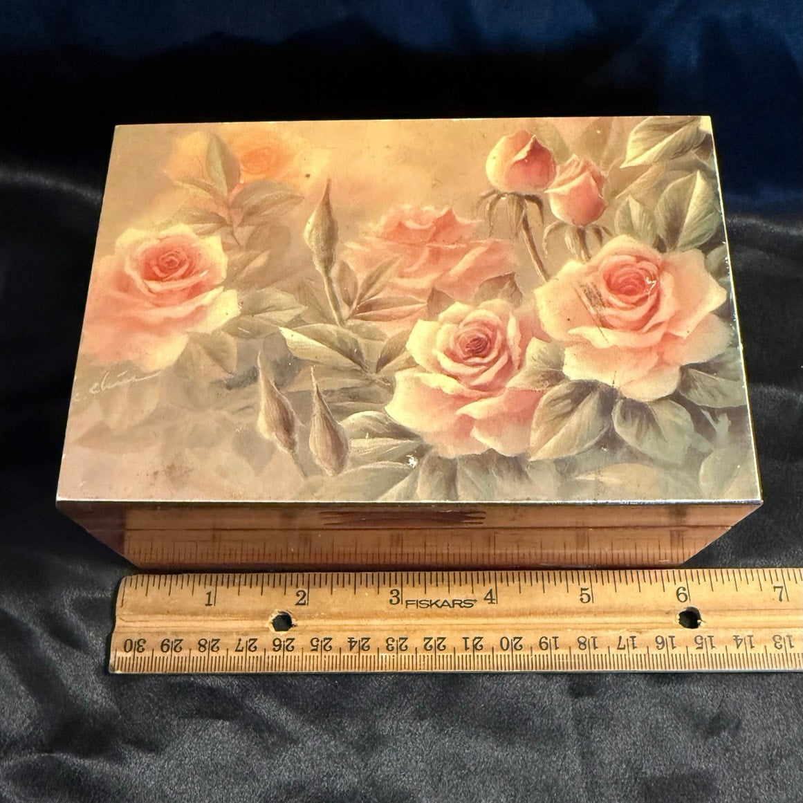 Vintage 80’s cedar jewelry trinket box with rose print crackle glaze 6”