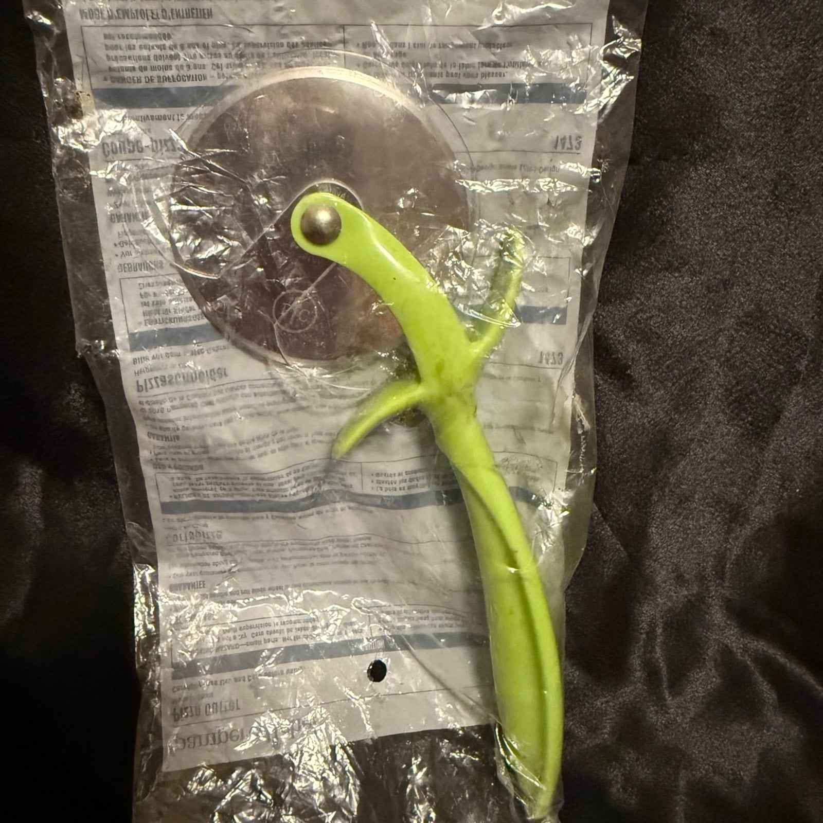 The Pampered Chef kids pizza cutter New in bag Item number 1473