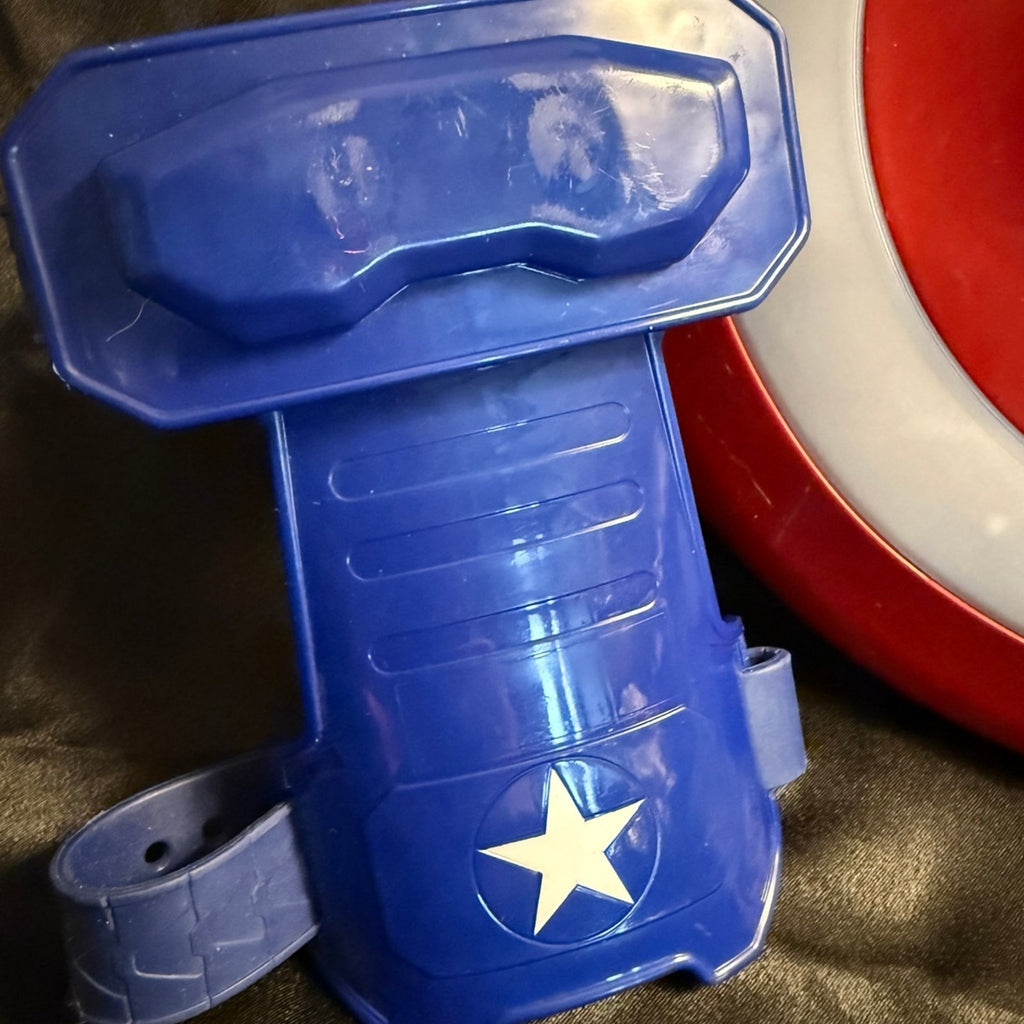 Marvel Avengers Captain America Magnetic Shield & Gauntlet 2015