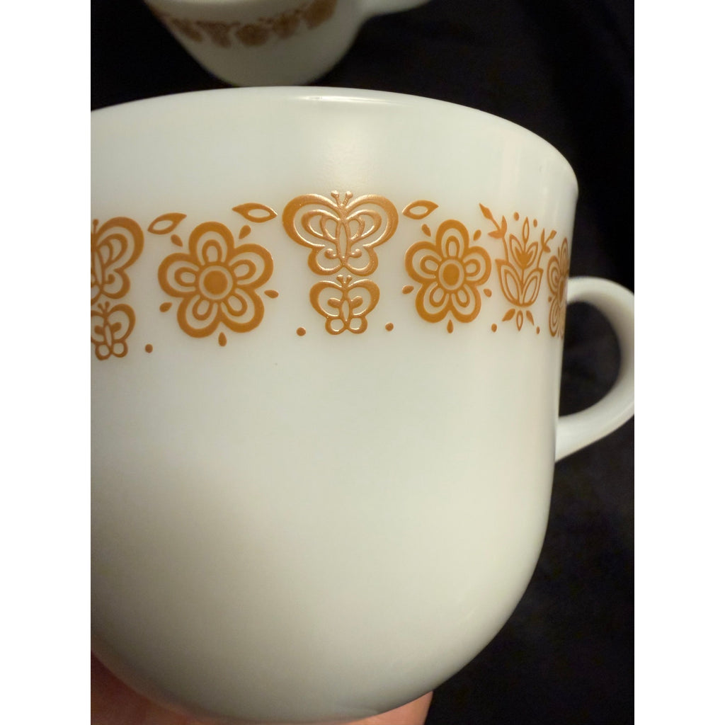 Set of 4 Vintage 70’s Pyrex milk glass coffee cups with Butterfly Gold pattern