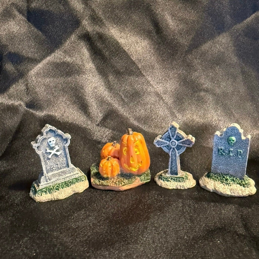 Lemax Spooky Town Halloween 1” headstones and Jack-o-lanterns four pieces