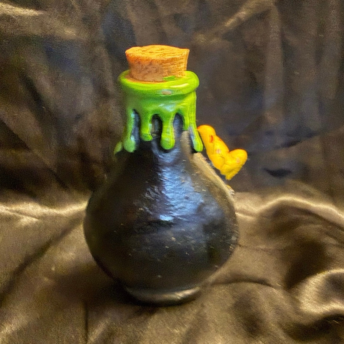 Decorative Resin Witchcraft Potion Bottle Skin Of Toad Spells 
4.5”