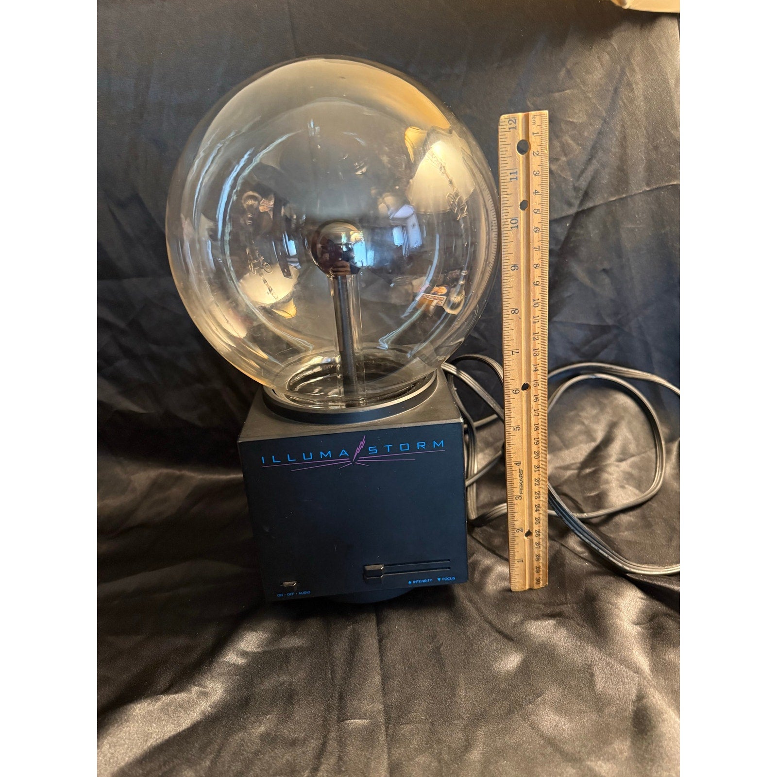 Vintage 1980’s Illuma Storm Plasma Ball Globe Realistic Eye of the Storm TESTED