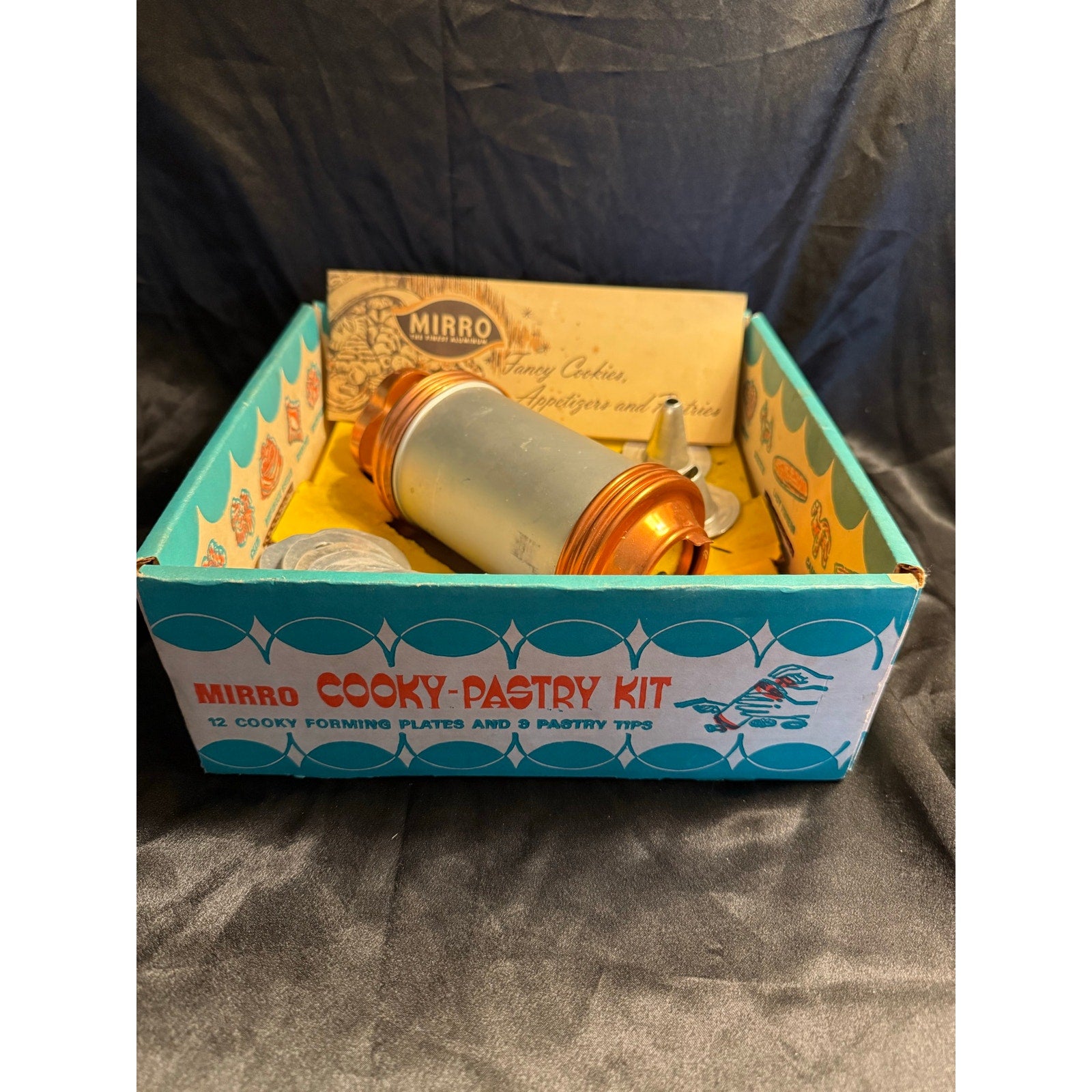 Vintage Mirro Cooky Pastry Kit Cookie Press 21 Plates & 2 Tips Recipe booklet